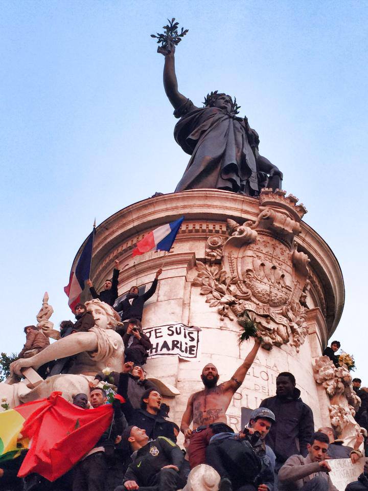  Me on the Statue of Marian,Je suis Charlie