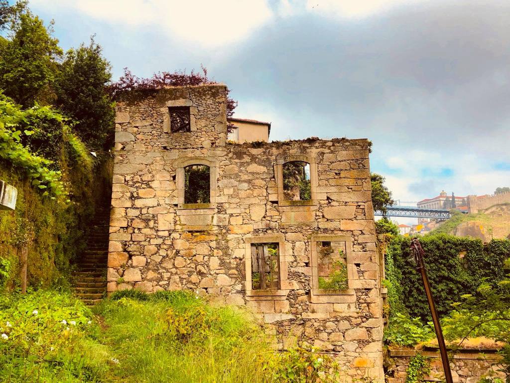 deteriorating stone house
